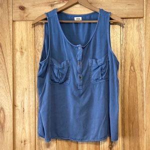 Sleeveless Top size Large ♥️